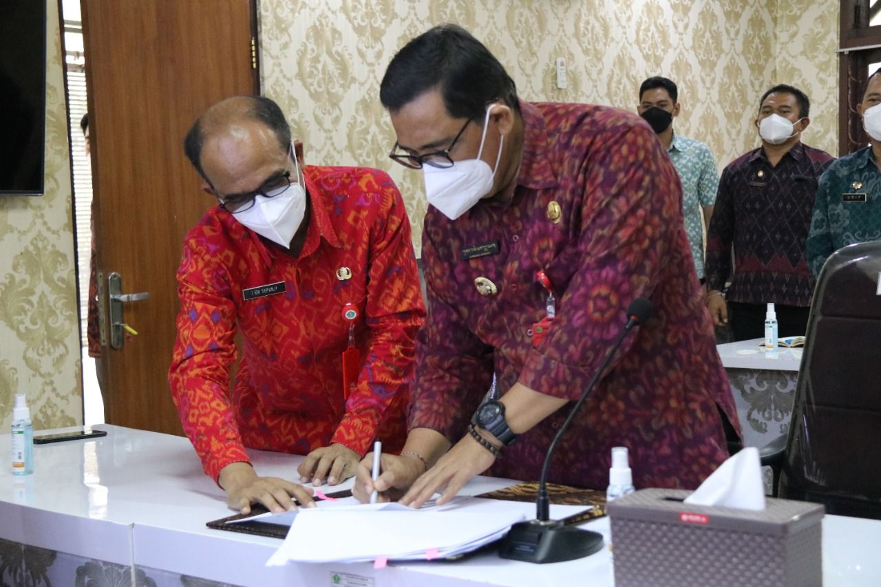 podiumnews.com-Bupati Tabanan Sepakati Enam Rancangan Peraturan Daerah